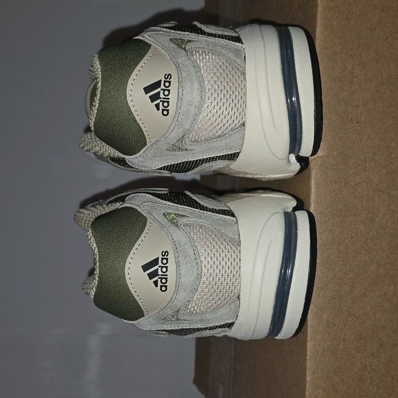 Adidas originals men's size 12 Revponse CL NWT NO BOX.. Fire shoes sneakers** - Picture 3 of 6